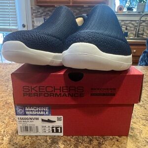 Skechers Navy and White Slip-On Size 11 Women’s